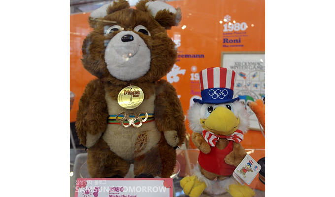 모스크바 올림픽 마스코트 미샤와 LA 올림픽 마스코트 샘