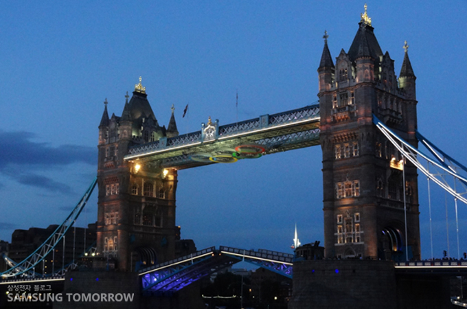 오륜기가 달린 타워브릿지