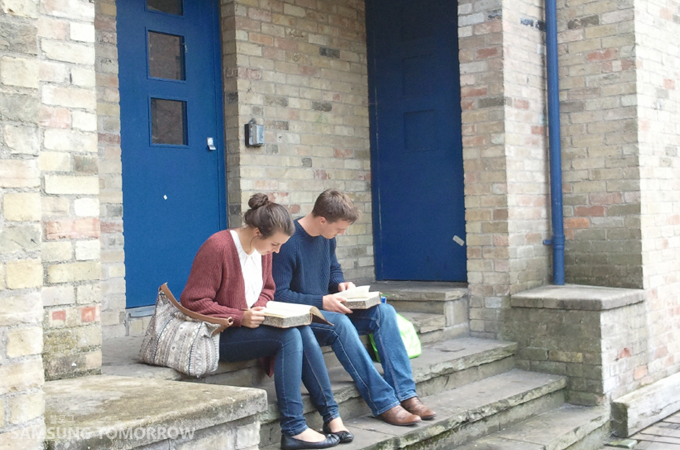 케임브리지 대학생 커플  