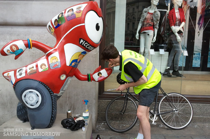 피카델리 서커스의 웬락 동상
