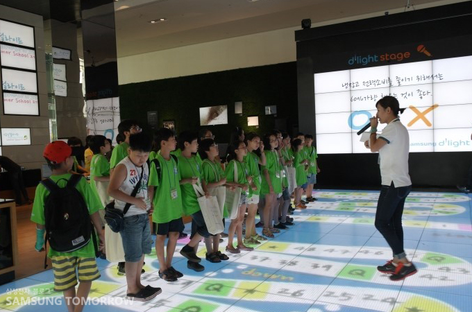 OX퀴즈를 하는 아이들