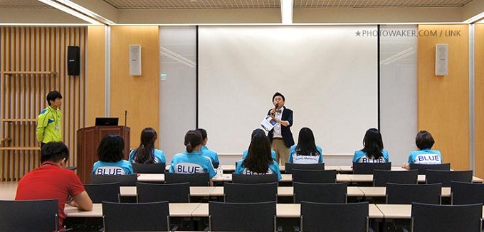 교육장에서 먼저 전반적인 스포츠 클라이밍에 대한 강의