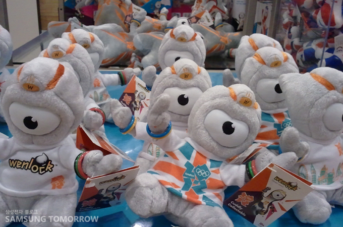 올림픽 기념품 상점에서도 만날 수 있는 웬록