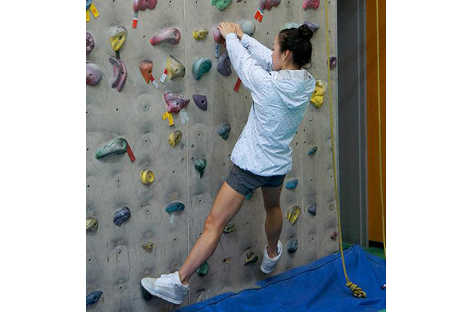 직접 기본적인 자세의 시범을 보여준 김자인 선수 