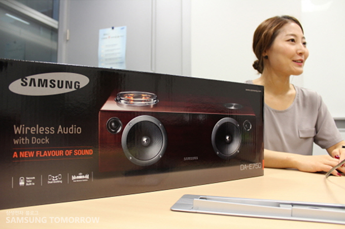 무선 도킹 오디오 시스템 'DA-E750'와 손지영 사원