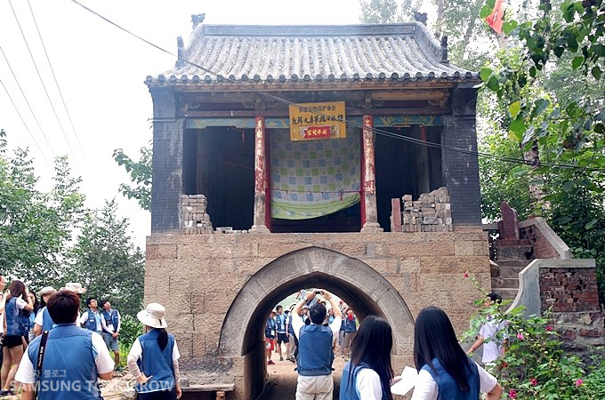 운두저촌 마을 입구에 있는 누각