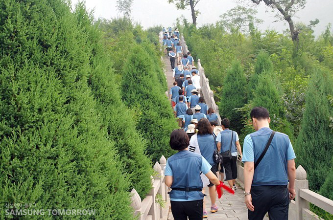 태항산을 오르는 사람들