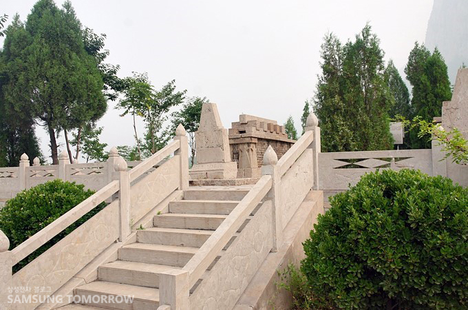 윤세주, 진광화 열사의 묘