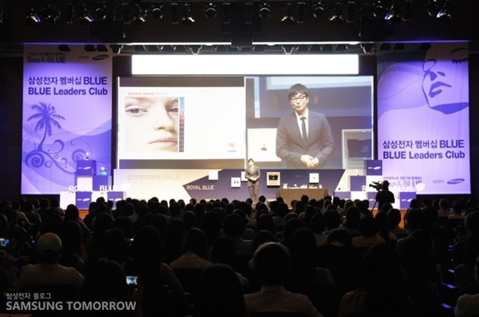 HERA수석 디자이너 이진수이 강연하고 있다