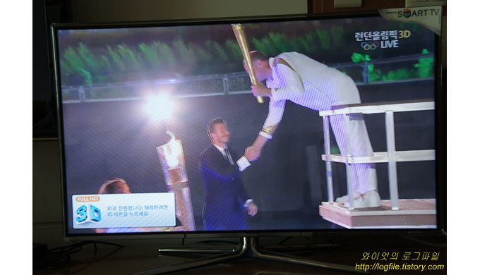 베컴이 성화를 넘겨주는 장면