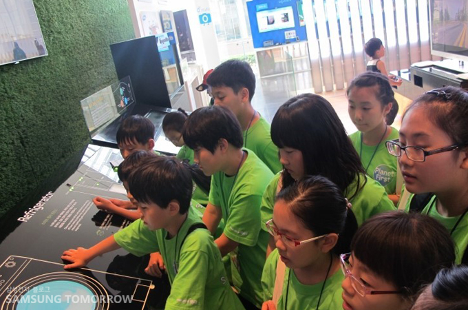 에코 존을 투어하는 아이들