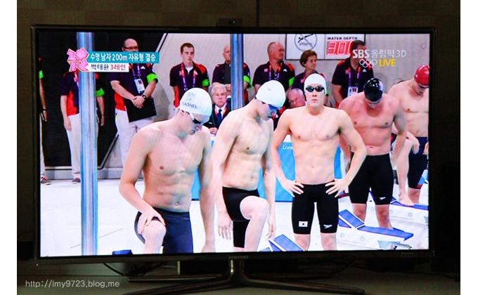 삼성스마트TV에 수영 남자 200M자유형 결승이 나오고 있다.
