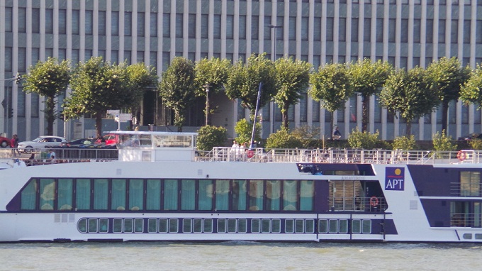 강건너 보이는 건물