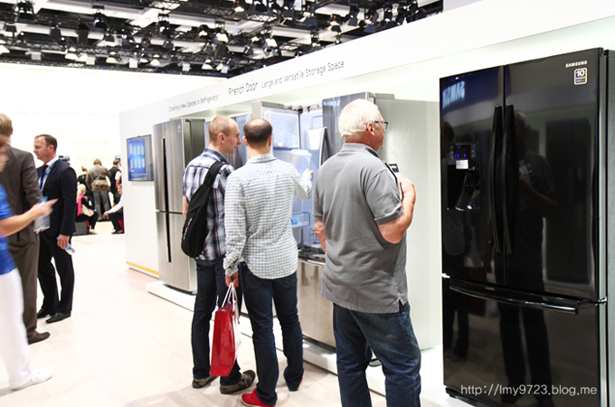 냉장고를 보는 사람들