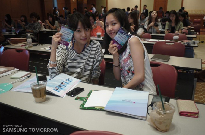 앉아있는 스토리텔러