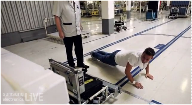 로봇 운반 시스템을 테스트 하는 MC