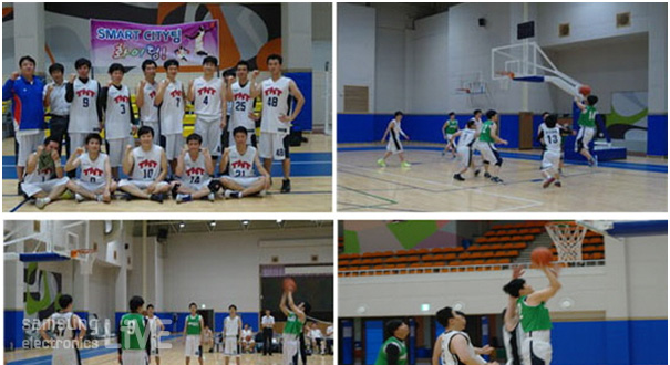 농구선수들이 경기를 하고있다