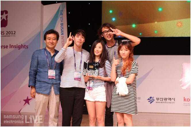 건국대 사인방의 수상 기념 사진