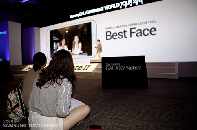 베스트 페이스 기능을 발표하는 김창준 팀장