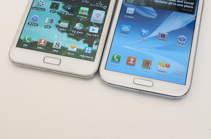 갤럭시노트Ⅱ 화이트 컬러와 그레이 컬러 하단