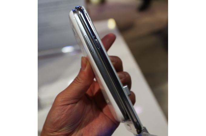 두개가 포개져 있는 스마트폰