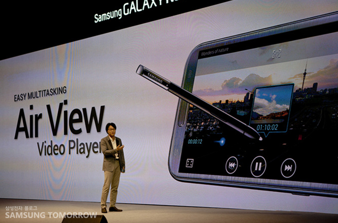 에어뷰 기능을 발표하는 김창준 팀장