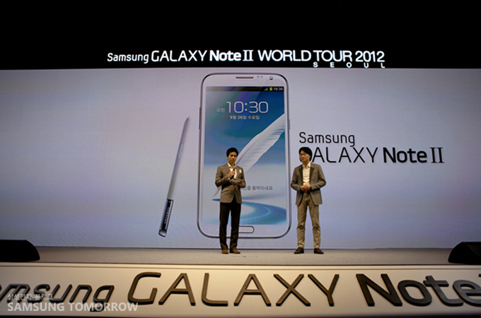 한국총괄 마케팅팀 김창준 차장(우)