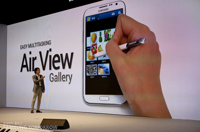 에어뷰 기능을 발표하는 김창준 팀장