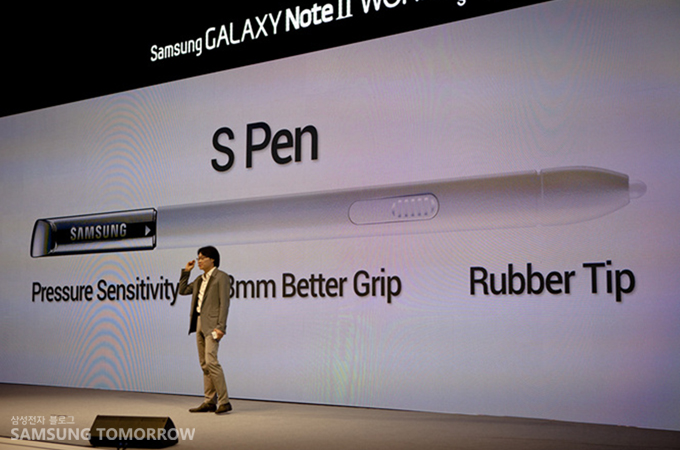 S PEN 기능을 발표하는 김창준 팀장