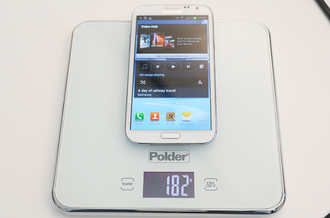 무게 182g. 5.5인치