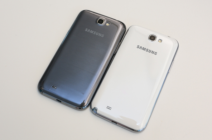 갤럭시노트Ⅱ 화이트 컬러, 그레이 컬러 후면