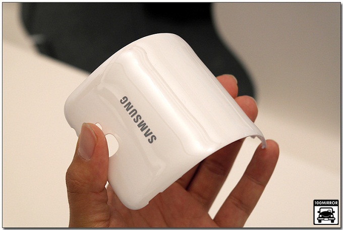 휘어지는 배터리커버