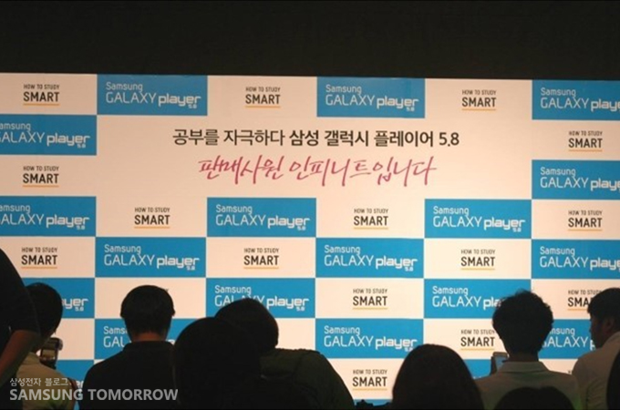 포토존에서 인피니트를 기다리는 취재진들