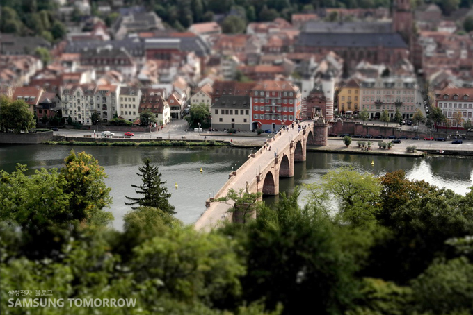 NX1000 미니어쳐 필터로 찍은 넥카 강의 옛 다리