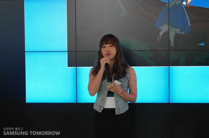 발표하는 스토리텔러 