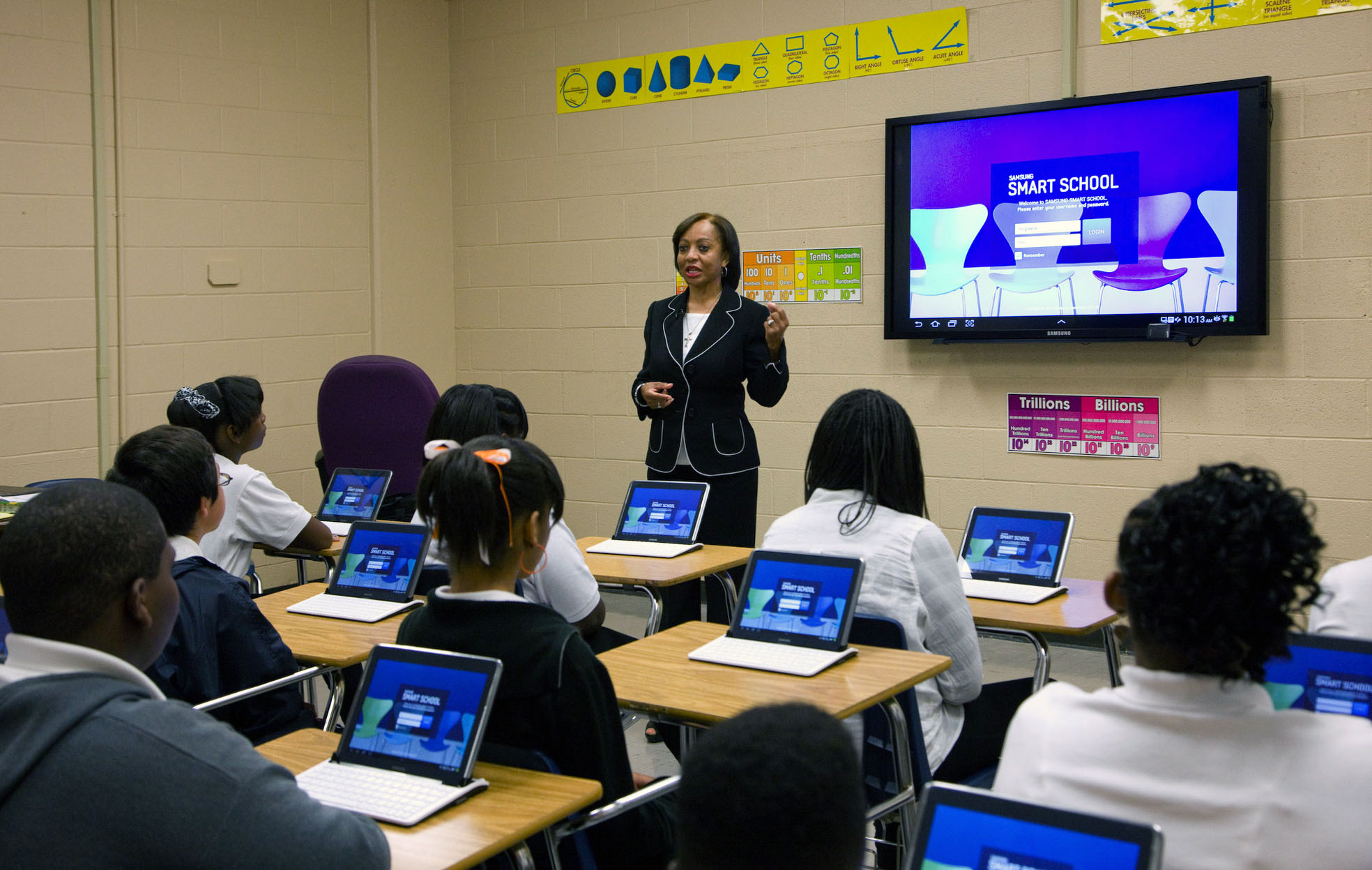 갤럭시노트로 수업을 듣는 학생들