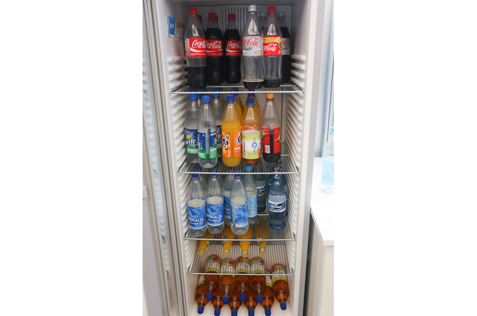냉장고에 가득찬 음료수들