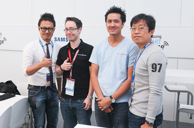 에디터인 Chris Davies와 편집장 Vincent Nguyen