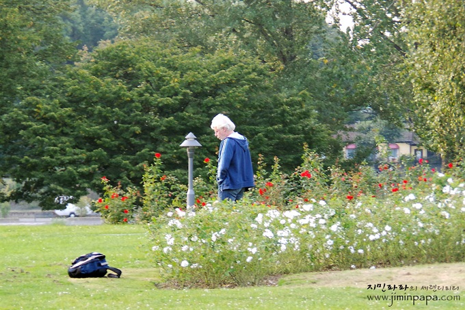 공원에 있는 할아버지