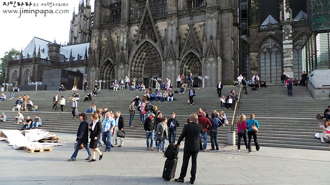 광장에 모인 사람들