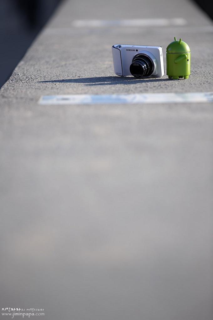 갤럭시 스마트 카메라와 안드로이드 보이
