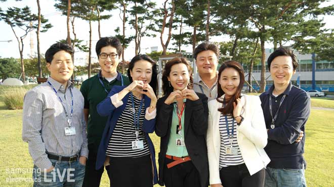 사진 왼쪽부터 무선사업부 한국S/W개발그룹 권해문 수석, 권진만 사원, 