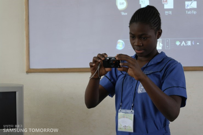 카메라를 든 학생