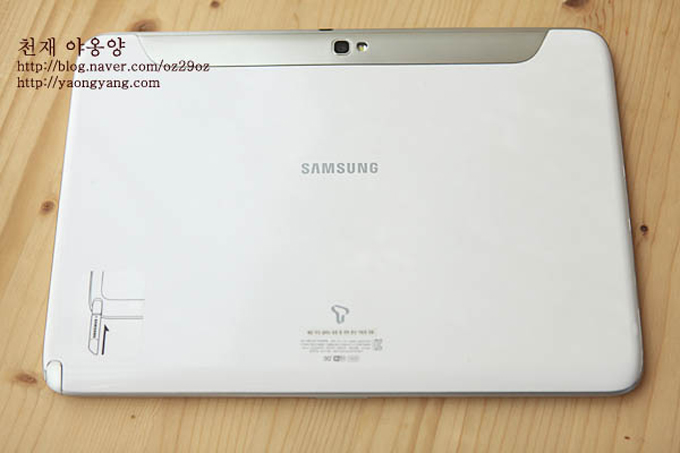 갤럭시 노트 10.1 후면
