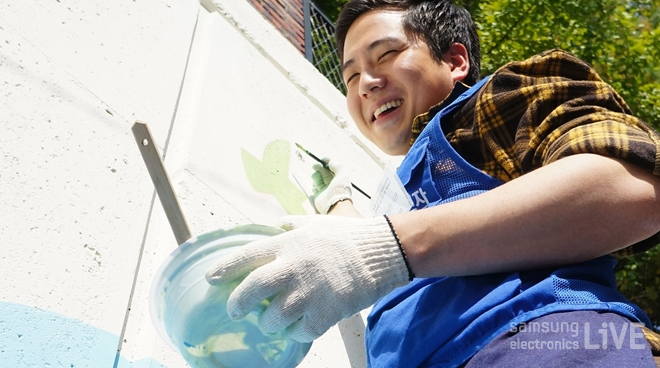 웃고 있는 봉사자