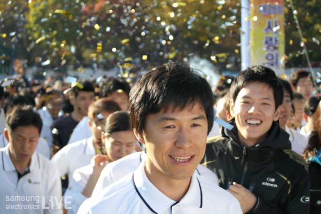 달리기를 하는 직원