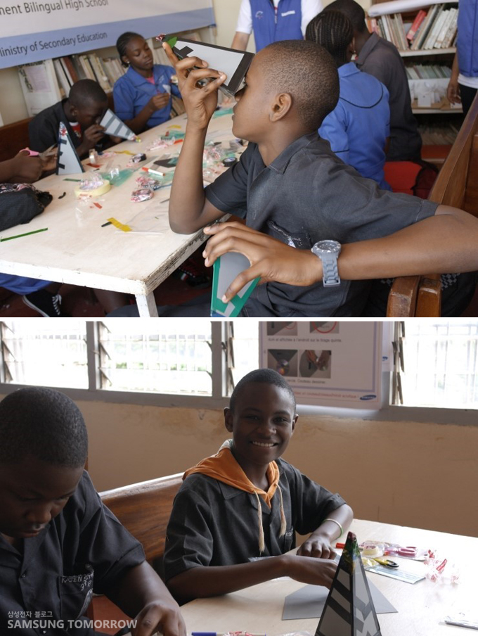 삼각 망원경을 보는 학생들 