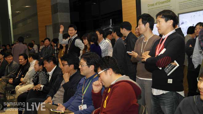 경매에 참여하는 사람들