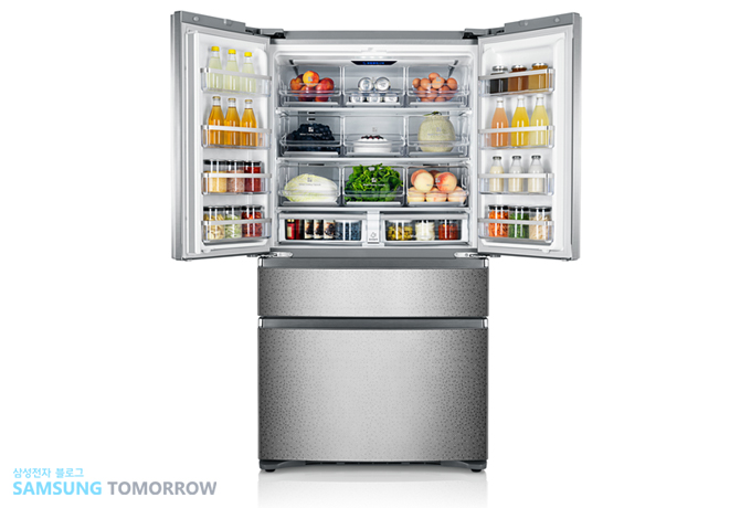 문이 열린 냉장고