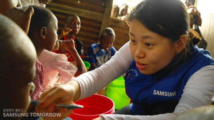 양치질시키는 자봉단